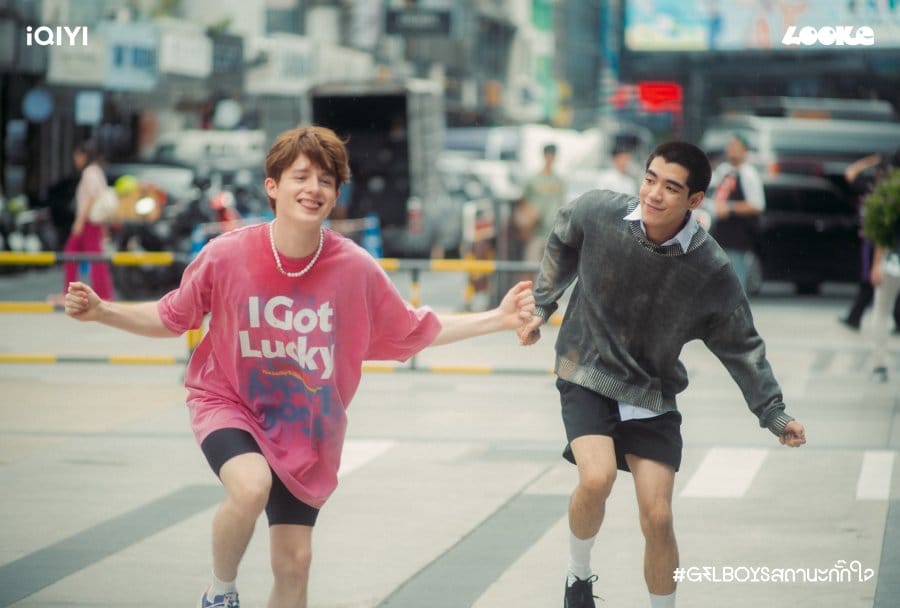 bua and chian making tiktoks in gelboys