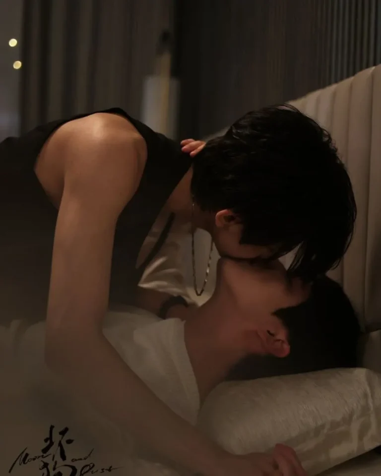 moon-and-dust-hot-kissing-scene-boyloveinsider