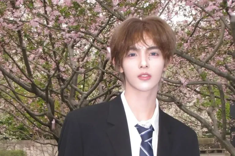 Openly-Gay-K-Pop-Idols-Holland-Bain-Xinche